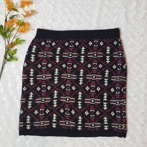 Maurices size small white red and black aztec print sweater skirt